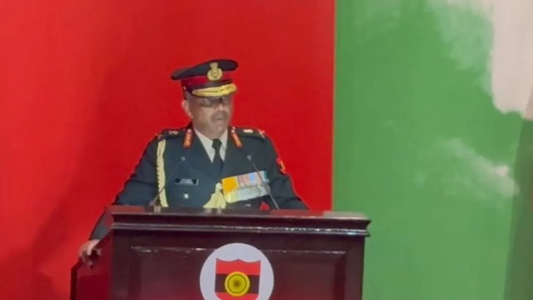 Commander Manoj Katiyar: పాకిస్థాన్ ఖయ్యానికి కాలు దువ్వుతోంది.. లెఫ్టినెంట్ జనరల్ హెచ్చరిక..