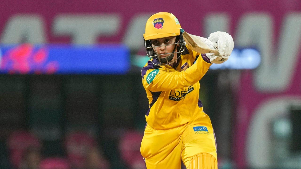 WPL 2026 : ముంబయి కోటను బద్దలు కొట్టిన యూపీ వారియర్స్.!