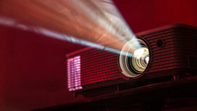 Mini Projectors: ఇక సినిమా హాళ్లకు వెళ్లనవసరం లేదు.. ఇంట్లోనే థియేటర్ ఎక్స్‌పీరియన్స్!