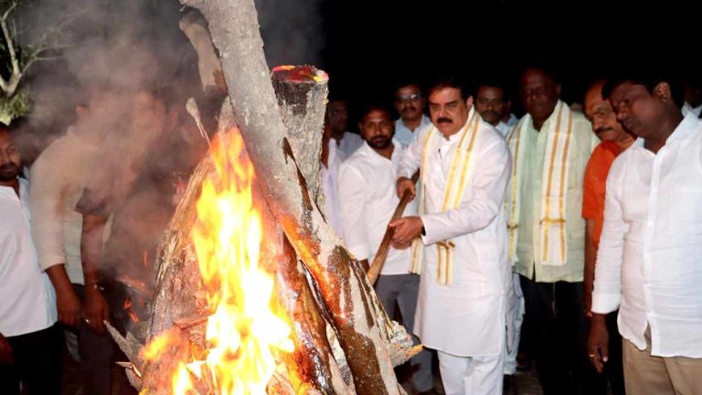 Minister Nadendla: రైతులు కష్టపడి పండించిన ధాన్యానికి మంచి ధర రావాలి.. సంతోషంగా ఉండాలి..