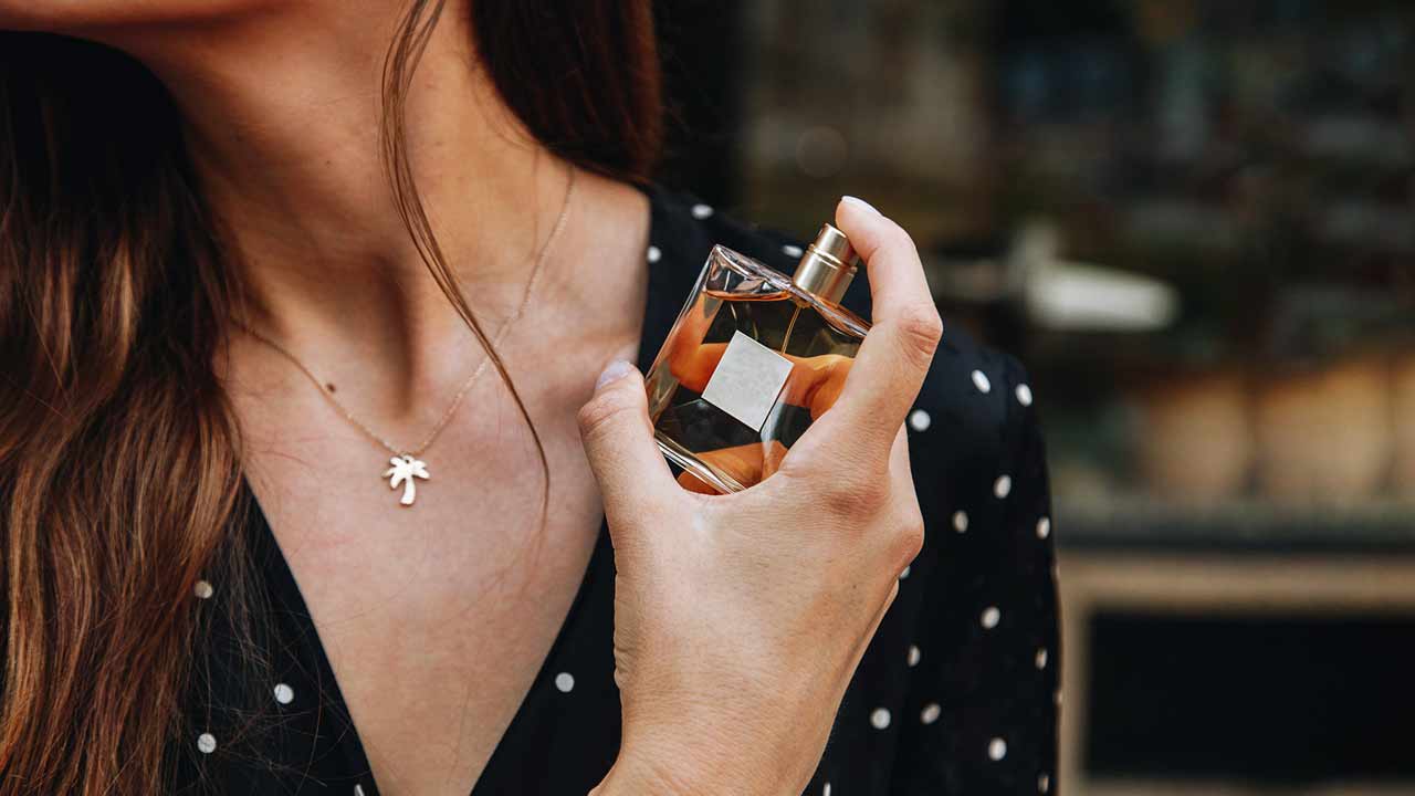 Perfume Side Effects : పెర్ఫ్యూమ్ వాడకంలో అజాగ్రత్త.. మెడపై నేరుగా స్ప్రే చేయడం ఎందుకు ప్రమాదకరం?