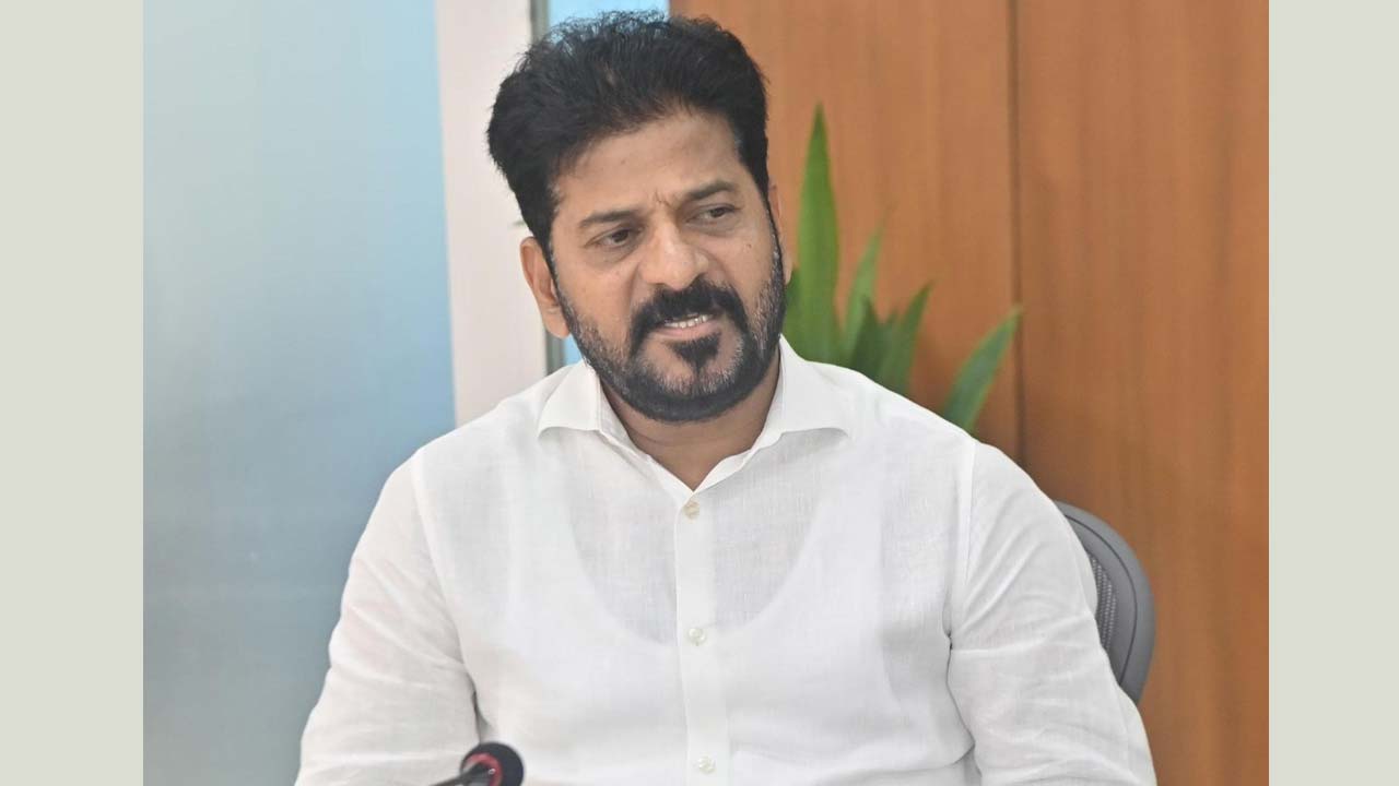 Medaram Jatara: మేడారంలో రెండో రోజు కొనసాగుతున్న సీఎం రేవంత్ రెడ్డి పర్యటన