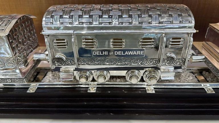 PM Modi Gifts US Leaders: బైడెన్‌కు $7,750 విలువైన సిల్వర్ ట్రైన్ సెట్‌.. బహుమతిగా ఇచ్చిన పీఎం మోడీ..