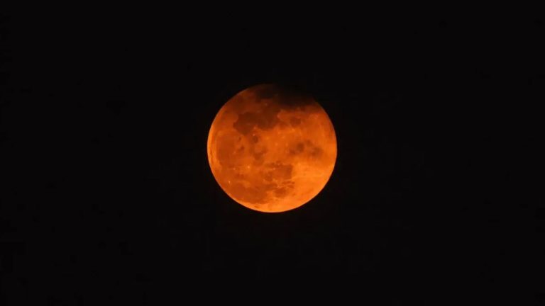 SuperMoon: ఆకాశంలో కనువిందు చేసిన ఈ ఏడాది తొలి సూపర్ మూన్.. ‘వోల్ఫ్ మూన్’ అని ఎందుకు పిలుస్తారో తెలుసా?
