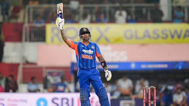 Suryakumar Yadav: ఫియర్ లెస్ బ్యాటింగ్.. రో-కో ను అధిగమించి T20లో కెప్టెన్ సూర్య నయా హిస్టరీ