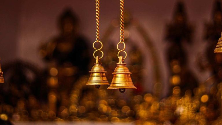 Temple Bell: గుడిలో గంట కొట్టేది దేవుడి కోసం కాదా?