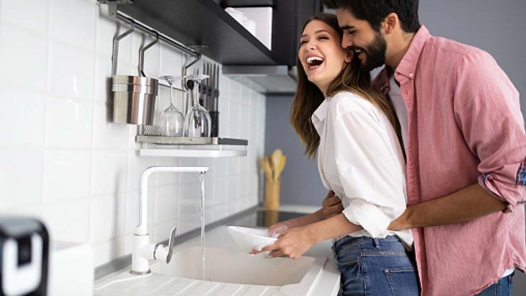 గిన్నెలు కడిగేటప్పుడు ఈ తప్పులు చేస్తున్నారా.? అయితే మీకు జబ్బులు రావడం ఖాయం.!