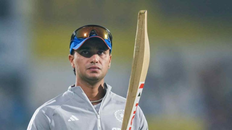 Abhishek Sharma: అభిషేక్ శర్మ ఒక స్లాగర్, గొప్ప ఆటగాడు కాదు.. పాక్ మాజీ క్రికెటర్ ఓవరాక్షన్..