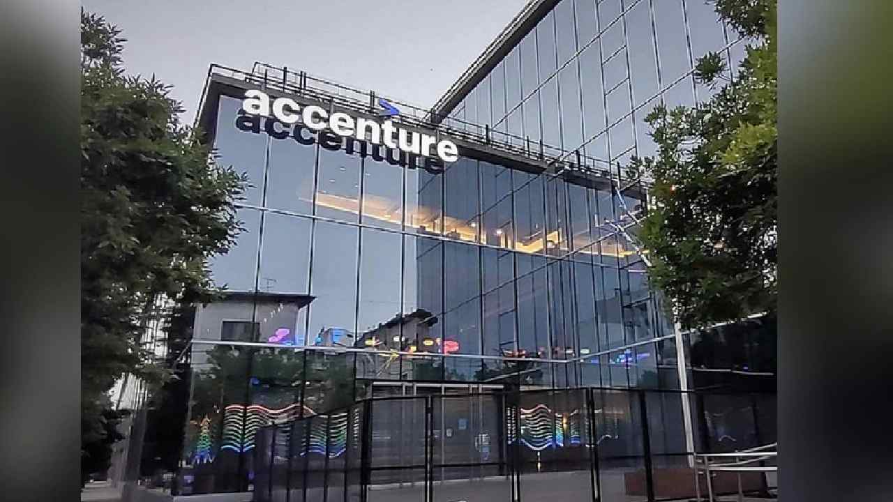 accenture mandates ai usage for promotions senior roles linked to ai adoption
