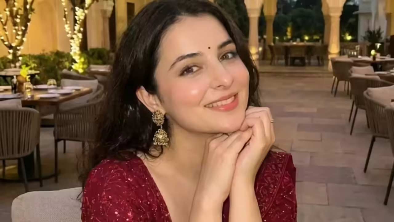 Aira Rawat: ఇంతందంగా ఉన్నావే ఎవరే నువ్వు! సోషల్ మీడియాను ఊపేస్తున్న సెన్సేషనల్ బ్యూటీ..