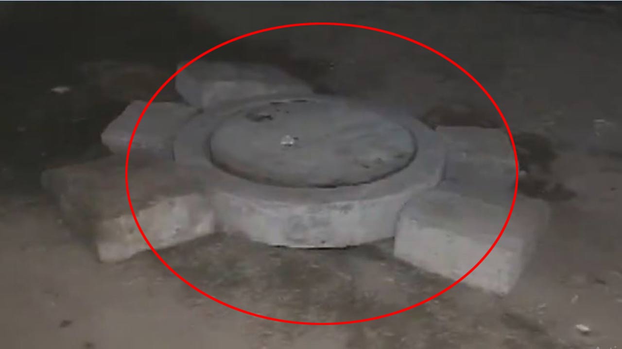man falls to death in open manhole in delhi
