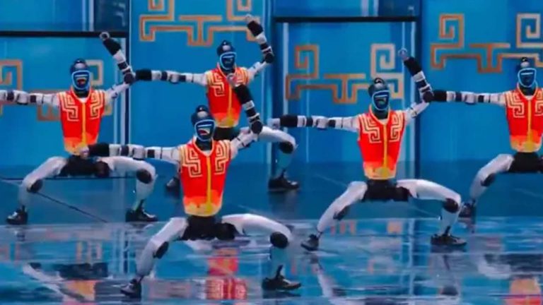 Humanoid Robot: మార్షల్ ఆర్ట్స్, రిథమిక్ డ్యాన్స్ తో ఆశ్చర్యపరిచిన చైనీస్ రోబోలు.. (వీడియో)