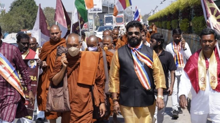 King Buddha : హాలీవుడ్ రేంజ్‌లో ‘కింగ్ బుద్ధ’.. ప్రపంచ శాంతి పాదయాత్రలో డైరెక్టర్ సత్యారెడ్డి!