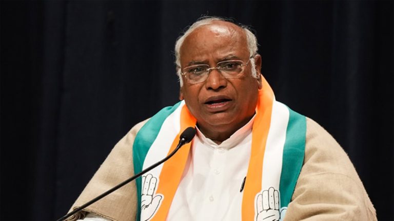 Mallikarjun Kharge: కామన్వెల్త్ క్రీడల్లో గడ్కరీ ఏం చేశారో తెలియదా? బీజేపీపై మల్లిఖార్జున్ ఖర్గే విమర్శలు