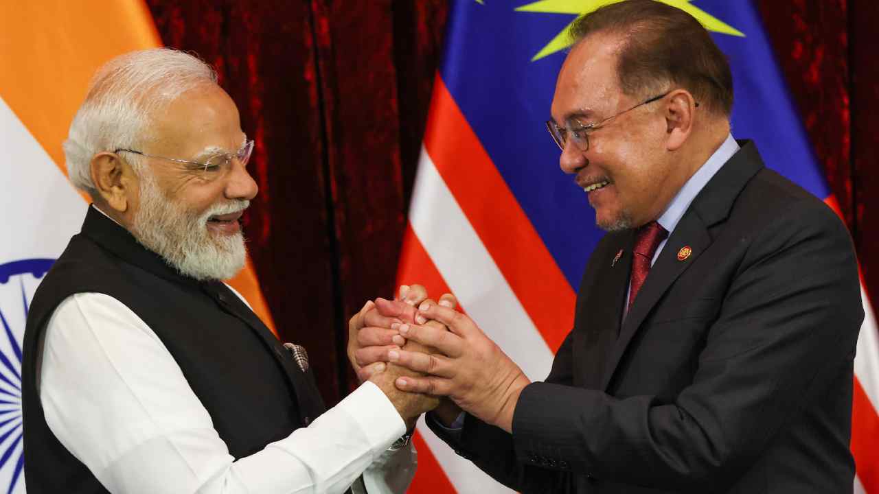 pm modi malaysia visit anwar ibrahim mgr fan tamil song