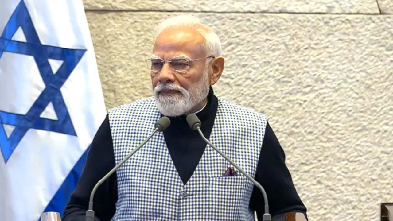 pm modi israel visit knesset address netanyahu modi hug