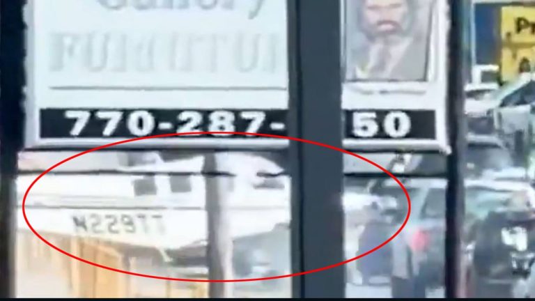 Plane Crash: అమెరికాలో రోడ్డుపై కూలిన విమానం.. వీడియో వైరల్