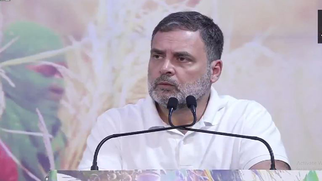 rahul gandhi addressing at an event in kannur keralam