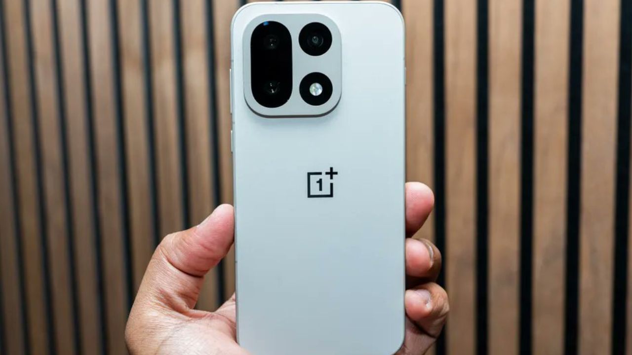 oneplus 15t launch leak compact flagship with 7500mah battery 50mp camera 165hz display