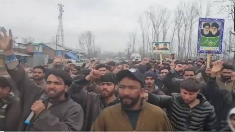 Srinagar: పాక్‌లో మసీద్‌పై దాడిని నిరసిస్తూ శ్రీనగర్‌లో నిరసనలు.. భారీ ర్యాలీలు