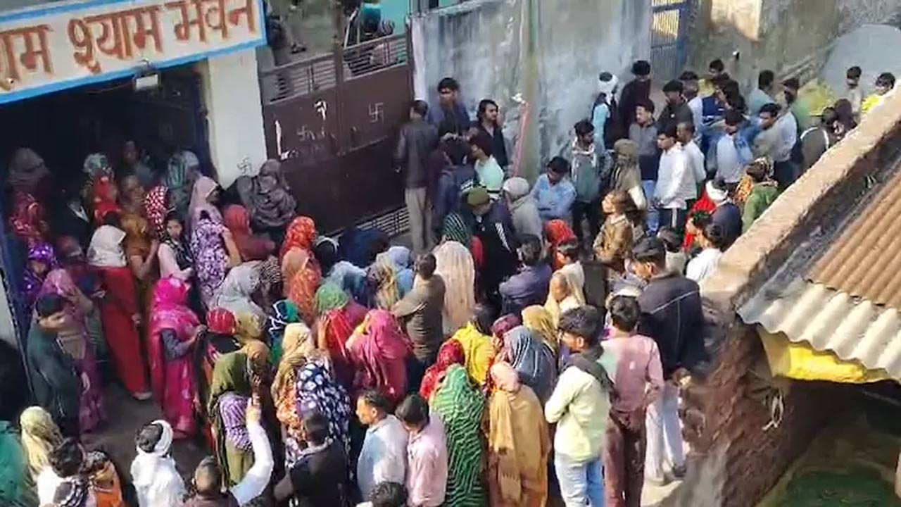 family committed mass suicide in mathura