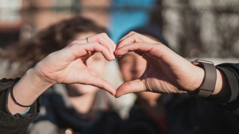 Valentine’s Day Scams: పోరగాళ్లు జర జాగ్రత్త.. వాలెంటైన్స్‌ డే ప్లాన్స్‌లో ఈ 5 తప్పులు చేస్తే బ్యాంక్ ఖాతా ఖాళీ!