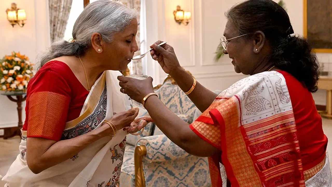 India Budget Tradition: కేంద్ర బడ్జెట్‌కి ముందు ఆర్థిక మంత్రికి దహీ-చినీని ఎందుకు తినిపిస్తారో తెలుసా..?