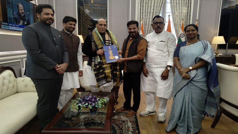 CM Revanth Reddy: డిఫెన్స్ మినిస్టర్‌తో సీఎం రేవంత్‌రెడ్డి భేటీ.. ఏం చర్చించారంటే?