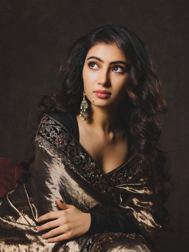 ధురంధర్ బ్యూటీ సారా అర్జున్: సారీలో గ్రేస్‌ఫుల్ ఎక్స్‌ప్రెషన్స్!