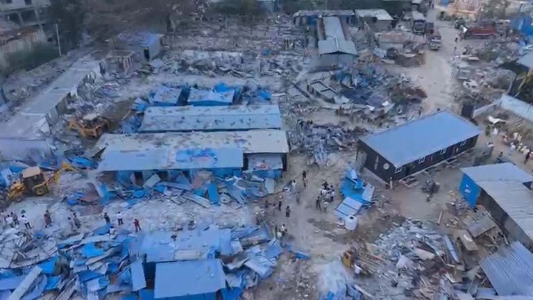 HYDRA : మాదాపూర్‌లో హైడ్రా సంచలనం.. రూ. 2200 కోట్ల విలువైన భూమి క్లియర్.!