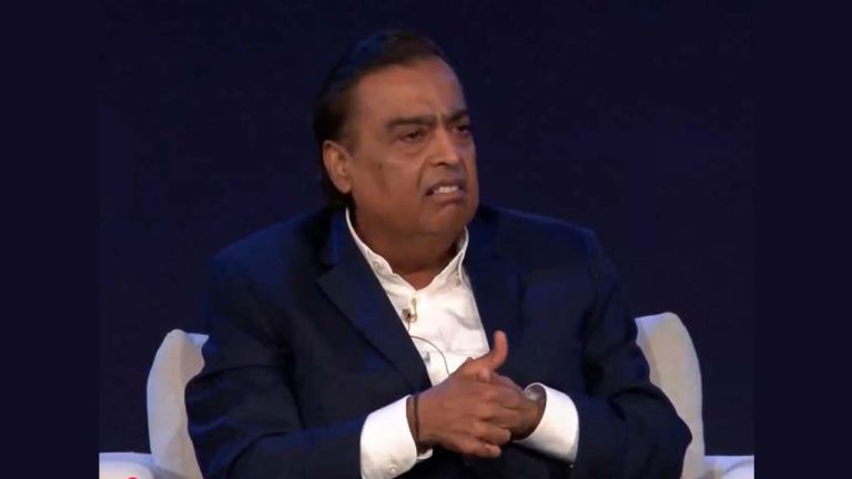 Mukesh Ambani: బంగారం, వెండిలో పెట్టుబడి పెట్టడం తెలివితక్కువ పనే.. మీరు డబ్బు సంపాదించాలనుకుంటే..