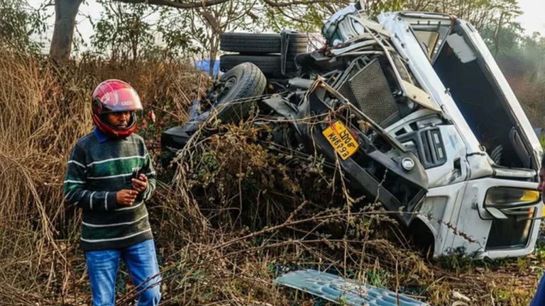 Odisha: ఘోర రోడ్డు ప్రమాదం.. పోలీసుల వాహనాన్ని ఢీకొన్న ట్రక్కు.. విధుల్లో ఉన్న ఐదుగురు పోలీసులు మృతి