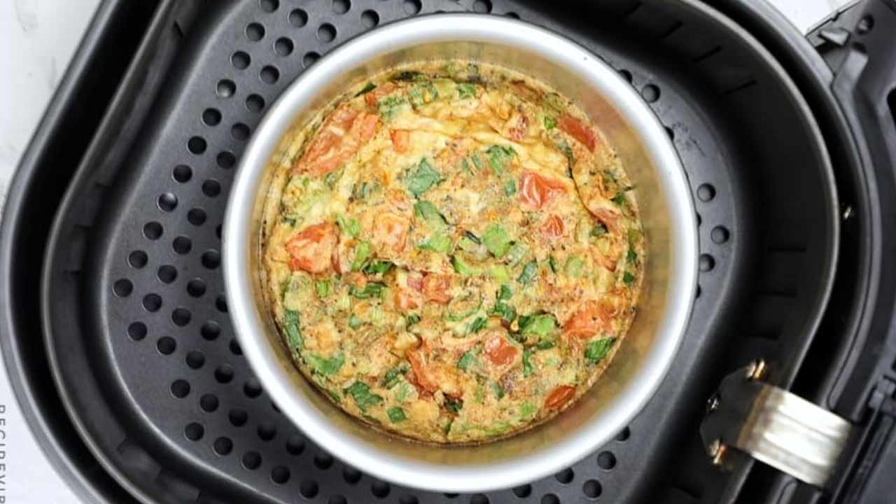 Breakfast Hack : పెనం లేకుండానే అదిరిపోయే ఆమ్లెట్.. ఎయిర్ ఫ్రైయర్ మ్యాజిక్ చూడండి.!