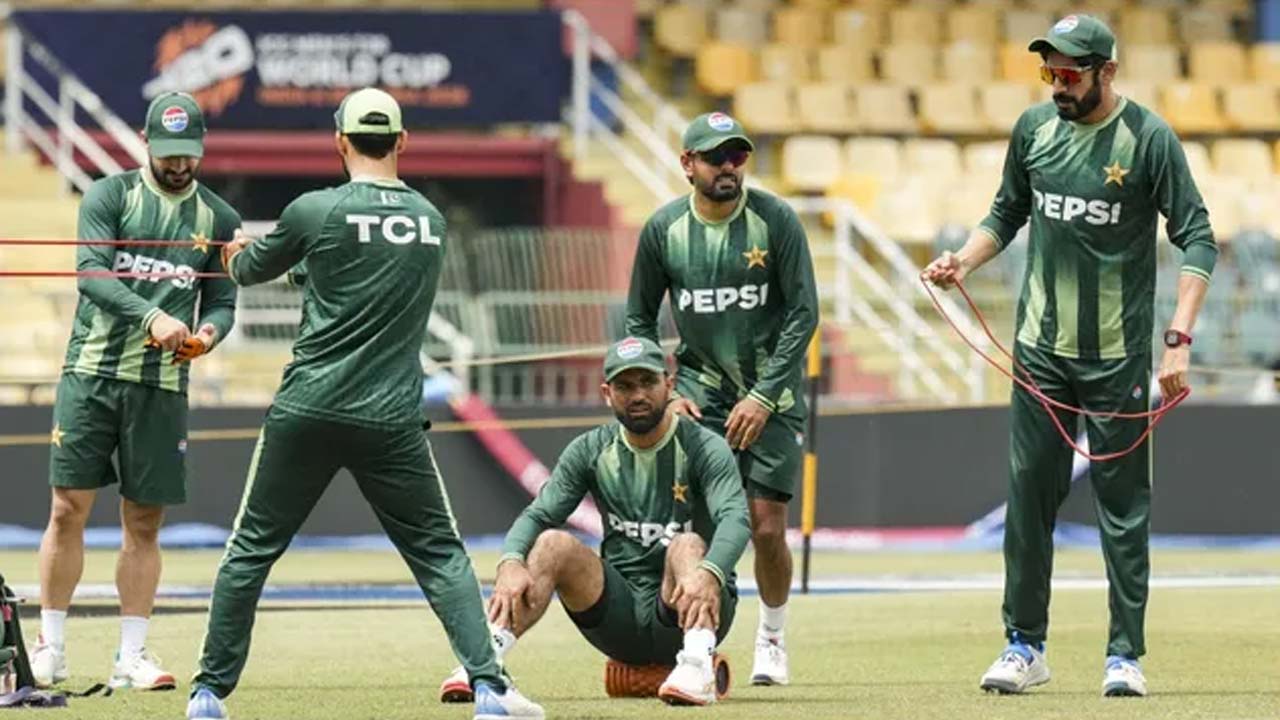 T20 World Cup 2026: భారత్ చేతిలో ఓటమి.. బాబర్ ఆజం, షాహీన్ అఫ్రిదిలను జట్టు నుంచి తొలగించాలని మాజీ క్రికెటర్ల డిమాండ్