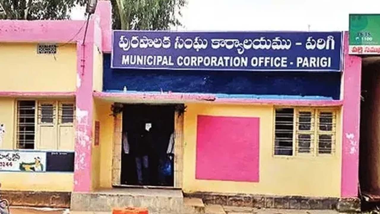 pargi municipal high drama police at ex mla house election tensions