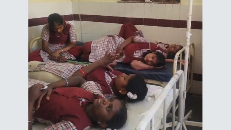 Medak: రేగోడ్ కస్తూర్బా గురుకుల పాఠశాలలో ఫుడ్ పాయిజన్.. అస్వస్థతకు గురైన 22 మంది విద్యార్థినిలు