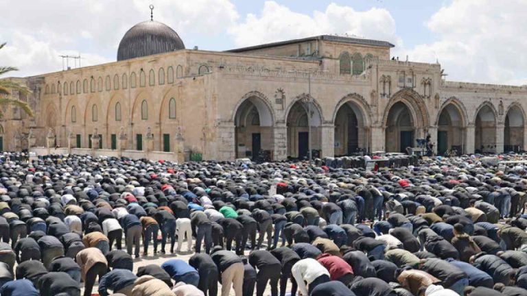 Al-Aqsa Mosque: రంజాన్ మాసంలో పవిత్ర ‘‘అల్-అక్సా మసీదు’’ మూసివేత.. ముస్లిం దేశాల ఆగ్రహం..