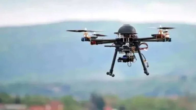 Drone Smuggling: పంజాబ్ సరిహద్దుల్లో డ్రోన్ కలకలం.. రూ.2.5 లక్షల నకిలీ కరెన్సీ, 1.5 కిలోల హెరాయిన్ సీజ్!