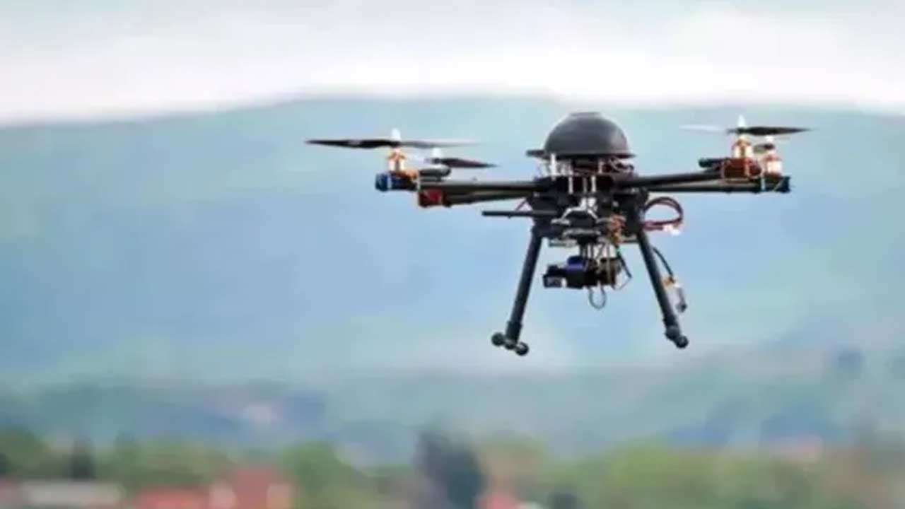 Drone Smuggling: పంజాబ్ సరిహద్దుల్లో డ్రోన్ కలకలం.. రూ.2.5 లక్షల నకిలీ కరెన్సీ, 1.5 కిలోల హెరాయిన్ సీజ్!