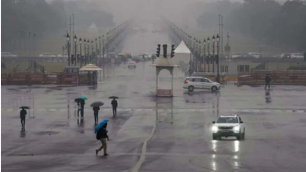 Delhi Rain: ఢిల్లీని ముంచెత్తిన భారీ వర్షం.. ఉరుములు, మెరుపులతో దద్దరిల్లిన హస్తిన