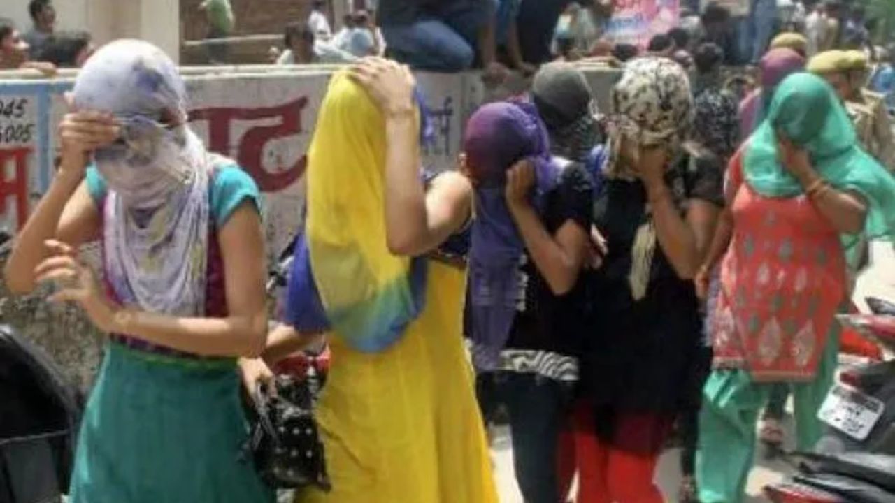 Human Trafficking: మానవ అక్రమ రవాణా బండారం బట్టబయలు.. ఒక్కో మహిళకు రూ. 2.5 లక్షల చొప్పున అమ్మకాలు..!