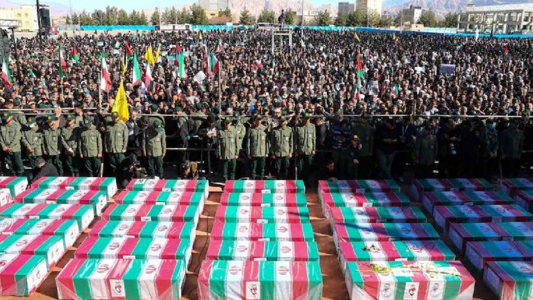 Israel-Iran War: యుద్ధంలో తీవ్ర విషాదం.. ఒకే చోట 165 మంది విద్యార్థినుల అంత్యక్రియలు..