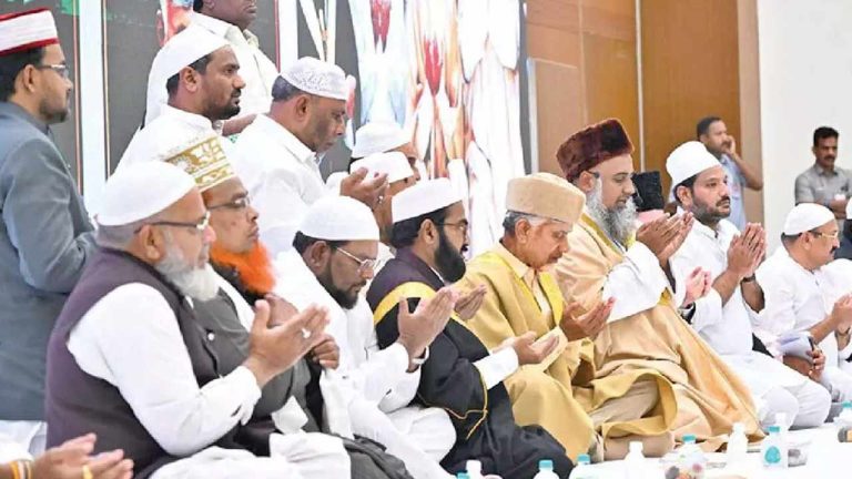 Iftar Party: రాష్ట్రస్థాయి, జిల్లా కేంద్రాల్లో ఇఫ్తార్‌ విందులు.. ఏర్పాట్ల కోసం నిధులు విడుదల..