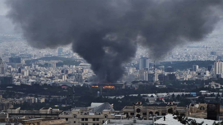 Iran-Israel War: ఇరాన్‌ నివాసాలపై ఇజ్రాయెల్, అమెరికా దాడి.. 26 మంది మృతి