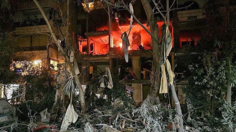 Israel-Lebanon: లెబనాన్‌పై ఇజ్రాయెల్ భీకరదాడులు.. హిజ్బుల్ నేతల లక్ష్యంగా దాడులు