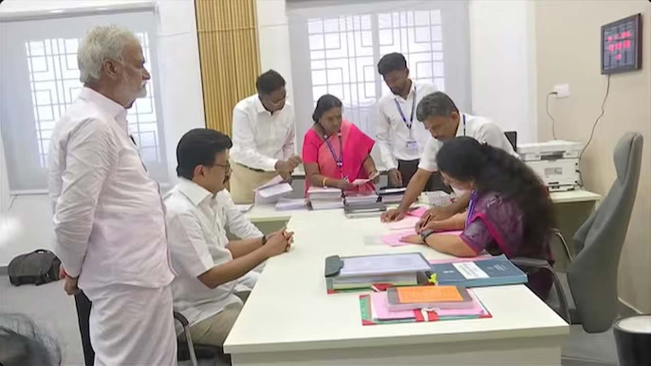 Tamil Nadu: నామినేషన్ వేసిన స్టాలిన్, విజయ్.. ర్యాలీలతో ప్రచారం జోరు