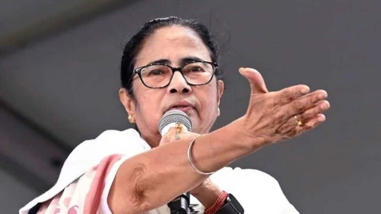 Mamata Banerjee: ఇది ఎన్నికల సమయం.. మీ బిడ్డ ప్రవర్తన జాగ్రత్త.. వేదికపై ఎమ్మెల్యేకు మమత క్లాస్