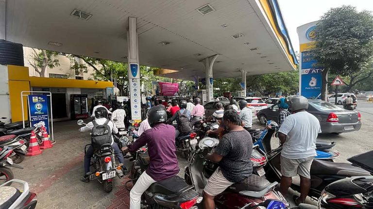 Petrol-Diesel: వాహనదారులకు ఊరట.. పెట్రోల్, డీజిల్‌పై కేంద్రం కీలక ప్రకటన