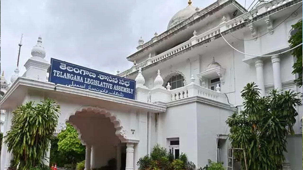 BRS MLCs Suspended: శాసన మండలి హిస్టరీలోనే ఫస్ట్ టైమ్.. బీఆర్ఎస్ ఎమ్మెల్సీల మూకుమ్మడి సస్పెన్షన్!