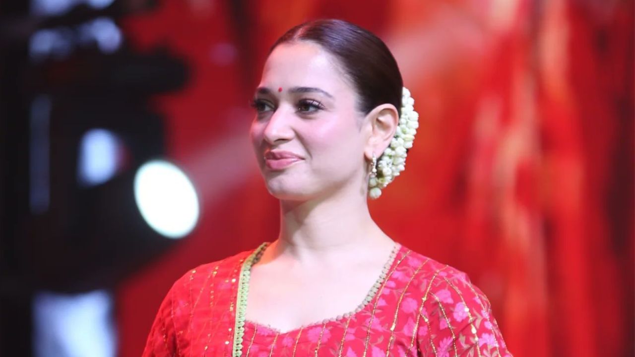 Tamannaah: షాకింగ్.. తమన్నా బుగ్గపై అభిమాని ముద్దు, తర్వాత ఏం జరిగిందంటే?